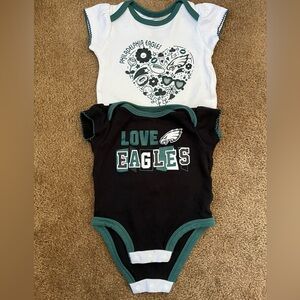 2 Short sleeve Eagles onesies 0-3 months